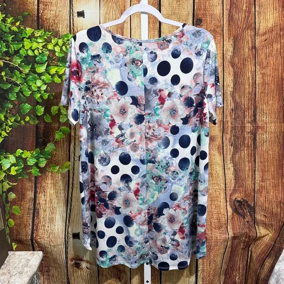 🚨(4/$10) Annabelle Twist Front Blouse Size L - Picture 4 of 4